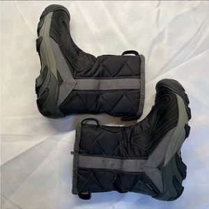 KEEN quilted insulated winter boots size 7